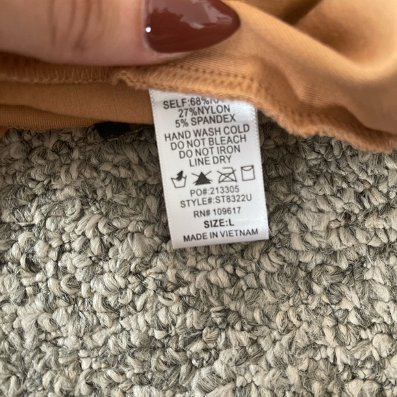 Size L Tank/crop top. Got from TJ maxx - Picture 4 of 4